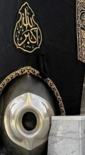 Must-Visit Islamic Sites in Makkah & Madinah (2025) Hajar e Aswad